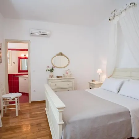 Paros Sleeps 10 Pool T714101